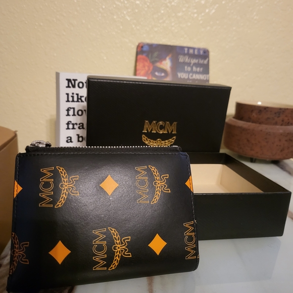MCM Black and Gold Wallet With Box Unisex - Picture 11 of 12